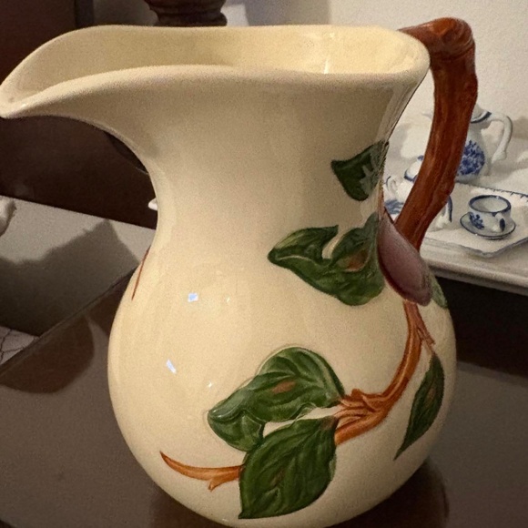 Apple Collection by Franciscan (USA Backstamp) 28 Ounce Pitcher - Picture 3 of 6